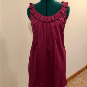 Sleeveless, round neck dress w/pockets